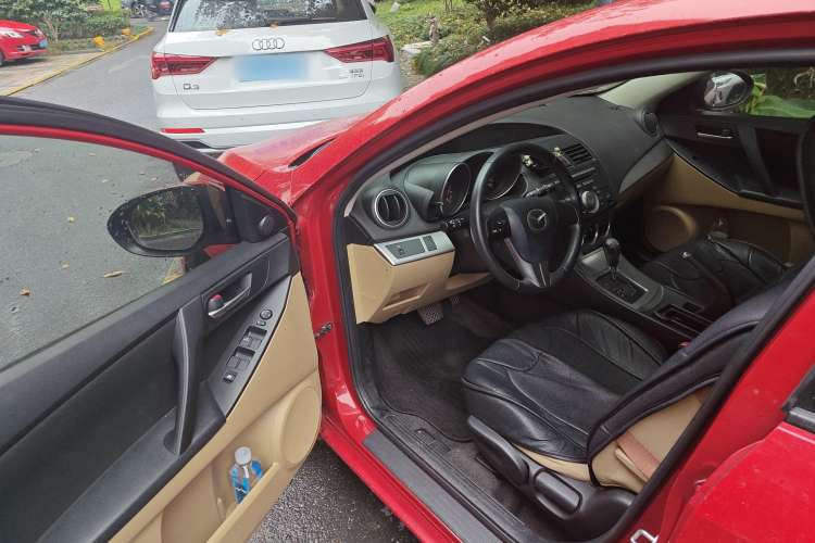 Used Mazda 3 2010 Hatchback 1.6 Automatic Luxury Model Driver Seat