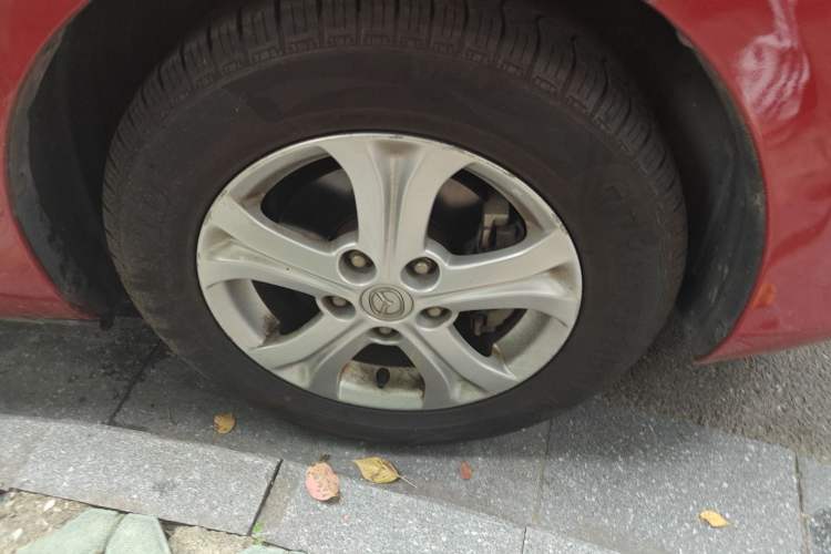 Used Mazda 3 2010 Hatchback 1.6 Automatic Luxury Model Right Front Wheel Hub