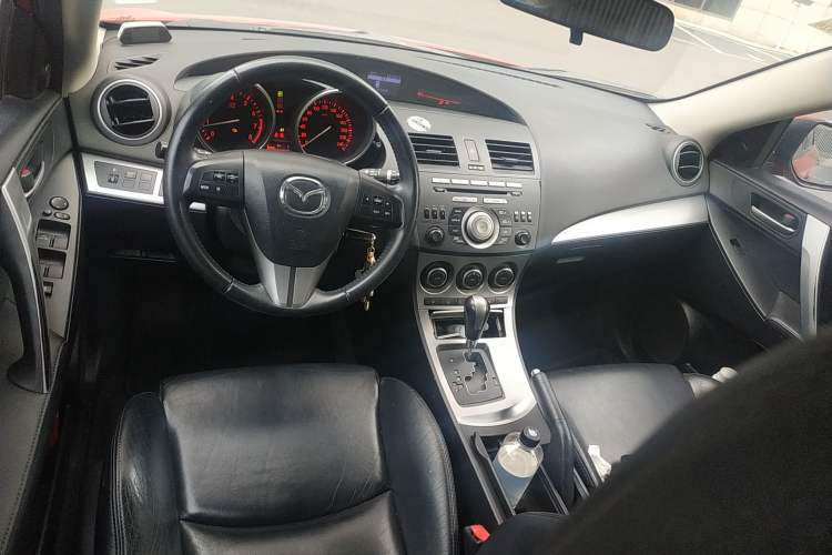 Used Mazda 3 2010 Hatchback 2.0 Automatic Luxury Model Steering Wheel