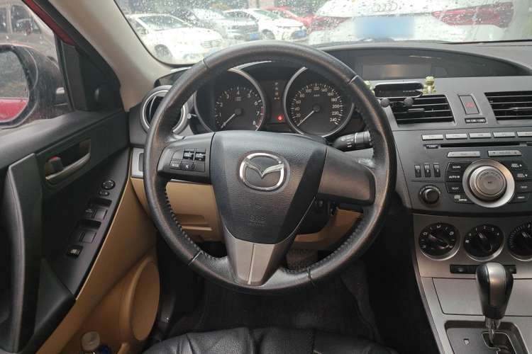 Used Mazda 3 2010 Hatchback 1.6 Automatic Luxury Model Steering Wheel