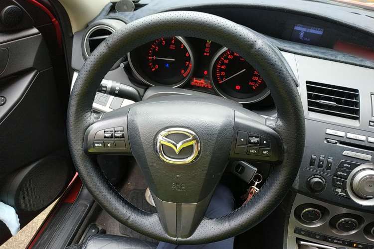 Used Mazda 3 2010 Hatchback 2.0 Automatic Luxury Model Steering Wheel