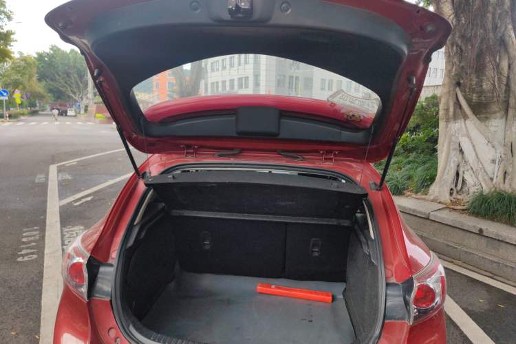 Used Mazda 3 2010 Hatchback 1.6 Automatic Luxury Model Trunk