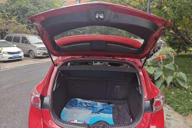 Used Mazda 3 2010 Hatchback 1.6 Automatic Luxury Model Trunk