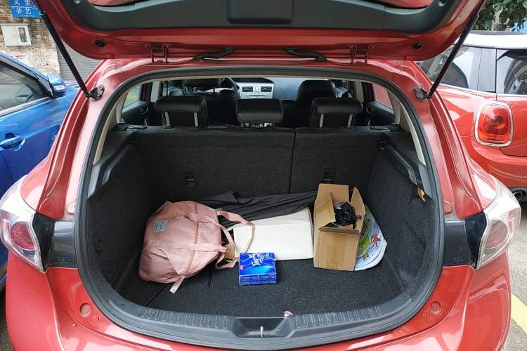 Used Mazda 3 2010 Hatchback 2.0 Automatic Luxury Model Trunk