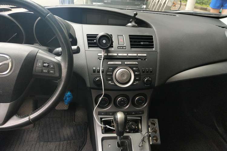 Used Mazda 3 2010 Hatchback 2.0 Automatic Luxury Model Audio And AC Panel