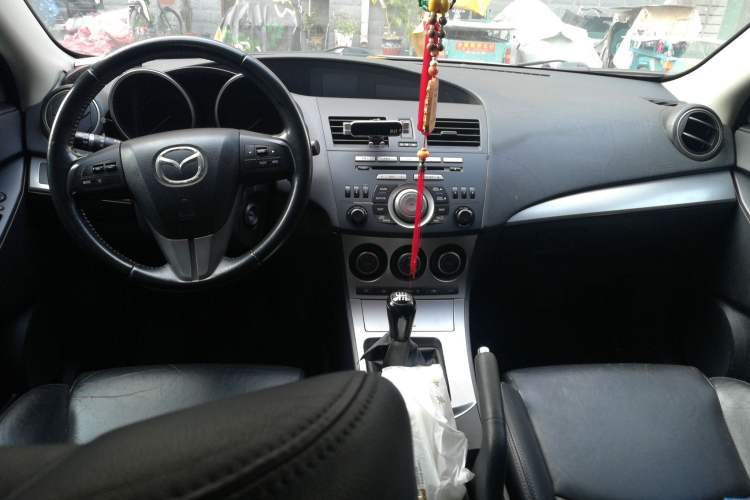 Used Mazda 3 2010 Hatchback 2.0 Manual Luxury Model Center Console