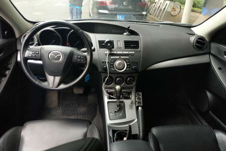 Used Mazda 3 2010 Hatchback 2.0 Automatic Luxury Model Center Console