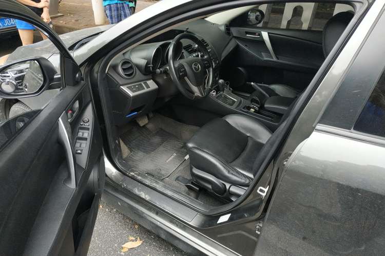 Used Mazda 3 2010 Hatchback 2.0 Automatic Luxury Model Left Front Seat