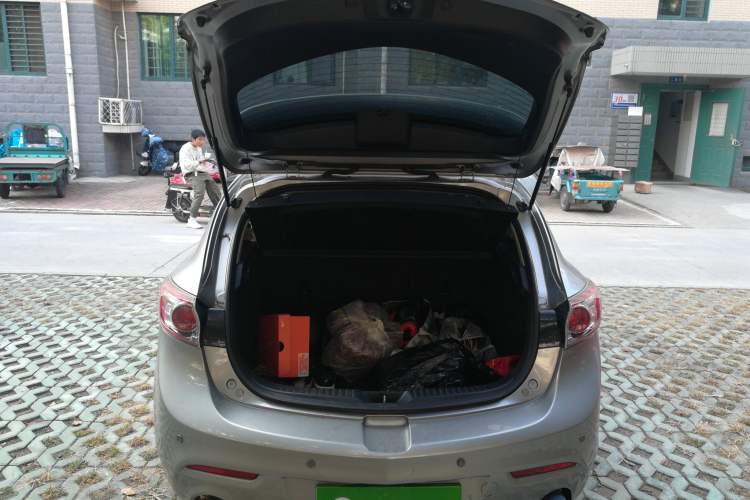 Used Mazda 3 2010 Hatchback 2.0 Manual Luxury Model Trunk