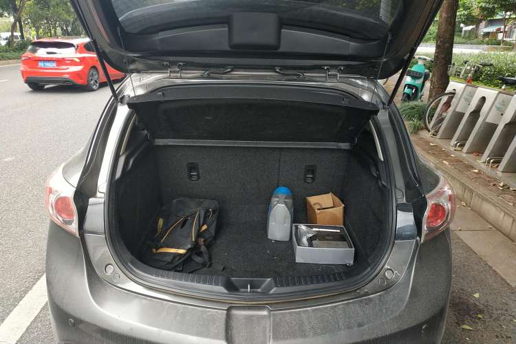 Used Mazda 3 2010 Hatchback 2.0 Automatic Luxury Model Trunk
