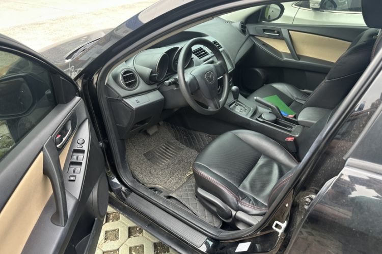 Used Mazda 3 2011 Sedan 1.6L Automatic Comfort Model Interior 7