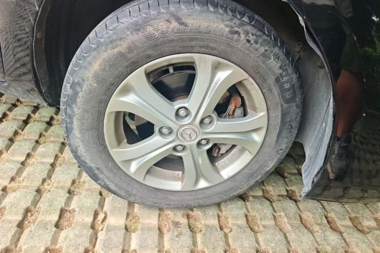 Used Mazda 3 2011 Sedan 1.6L Automatic Comfort Model Right Front Wheel Hub