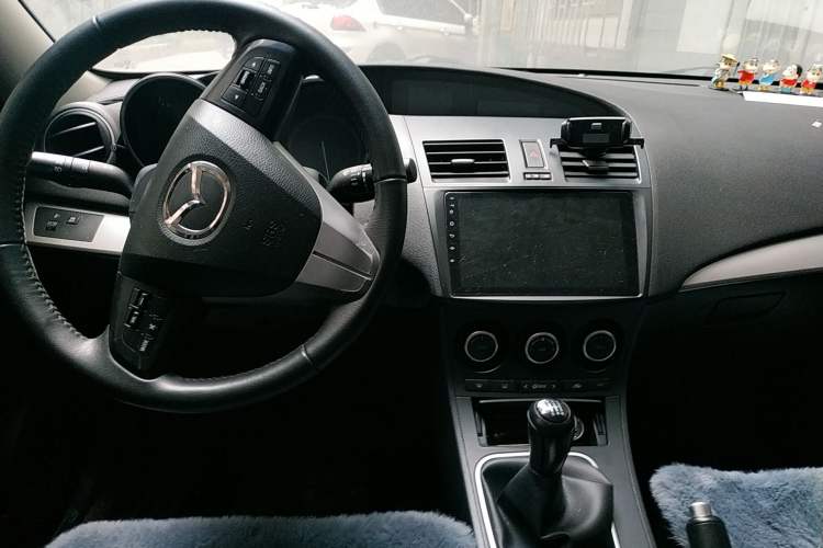 Used Mazda 3 2011 Sedan 2.0L Manual Sport Model Center Console