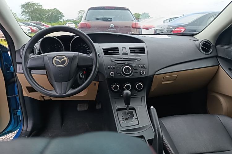 Used Mazda 3 2011 Sedan 1.6L Automatic Comfort Model Center Console