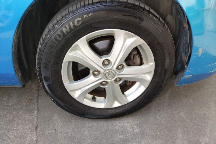 Used Mazda 3 2011 Sedan 1.6L Automatic Comfort Model Right Front Wheel Hub