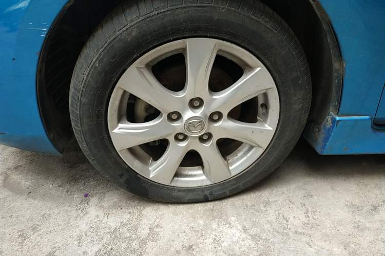 Used Mazda 3 2011 Sedan 2.0L Manual Sport Model Right Front Wheel Hub
