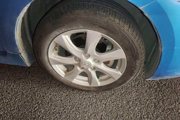 Used Mazda 3 2011 Sedan 2.0L Automatic Luxury Model Right Front Wheel Hub