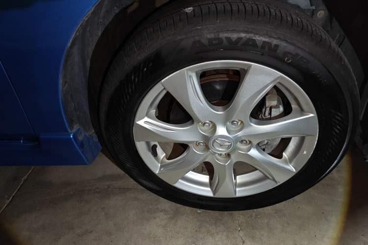 Used Mazda 3 2011 Sedan 2.0L Manual Sport Model Right Front Wheel Hub