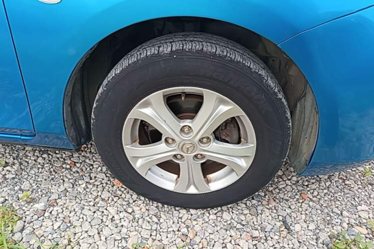 Used Mazda 3 2011 Sedan 1.6L Automatic Comfort Model Right Front Wheel Hub