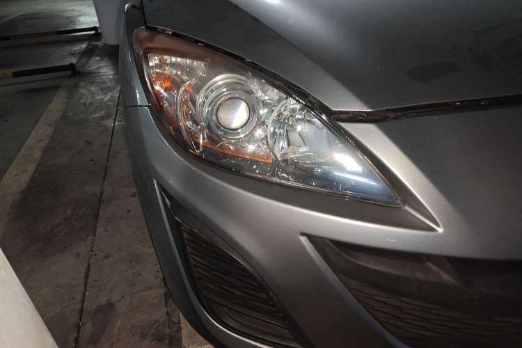 Used Mazda 3 2011 Sedan 1.6L Automatic Comfort Model Right Front Headlight