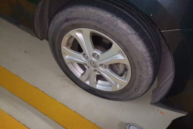 Used Mazda 3 2011 Sedan 1.6L Automatic Comfort Model Right Front Wheel Hub