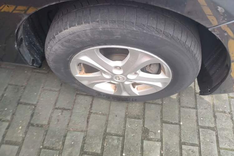 Used Mazda 3 2011 Sedan 1.6L Manual Comfort Model Right Front Wheel Hub