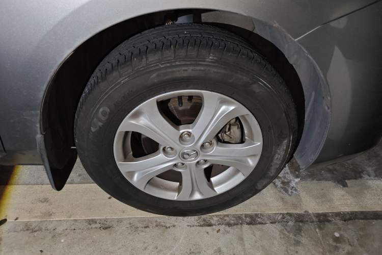Used Mazda 3 2011 Sedan 1.6L Automatic Comfort Model Right Front Wheel Hub