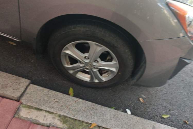 Used Mazda 3 2011 Sedan 1.6L Automatic Comfort Model Right Front Wheel Hub