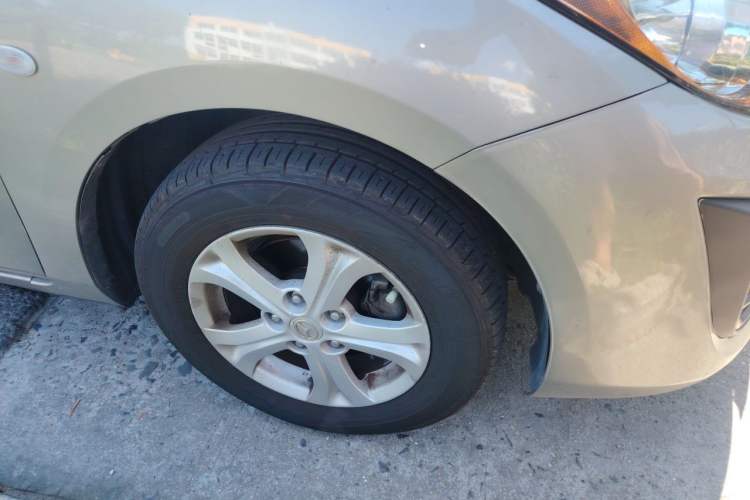 Used Mazda 3 2011 Sedan 1.6L Automatic Comfort Model Right Front Wheel Hub