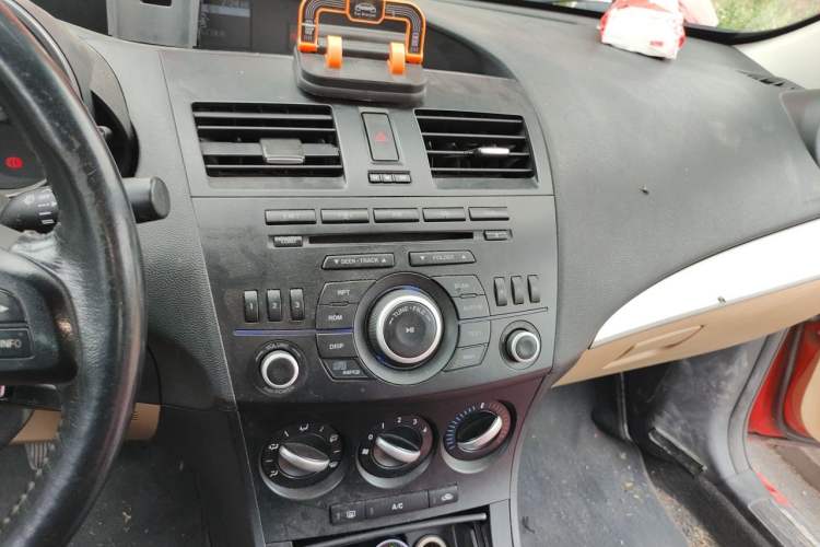 Used Mazda 3 2011 Sedan 1.6L Automatic Elite Model Audio And AC Panel
