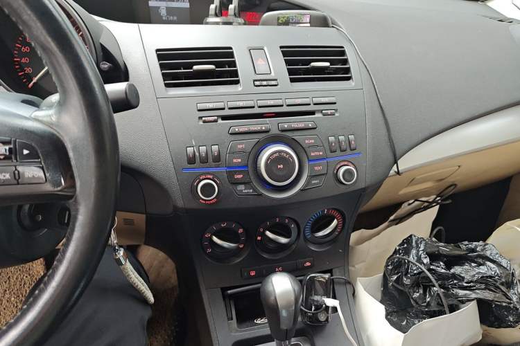 Used Mazda 3 2011 Sedan 1.6L Automatic Elite Model Audio And AC Panel