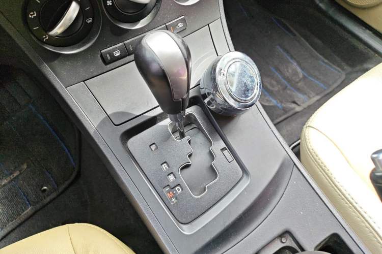 Used Mazda 3 2011 Sedan 1.6L Automatic Elite Model Gear Lever