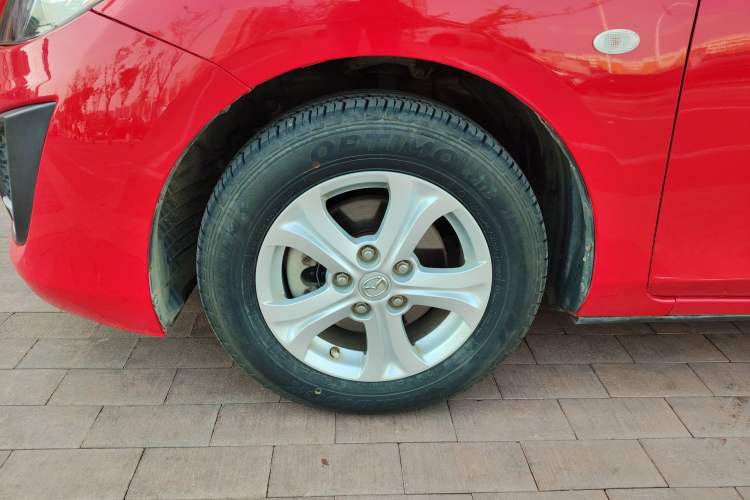Used Mazda 3 2011 Sedan 1.6L Automatic Elite Model Left Front Wheel Hub