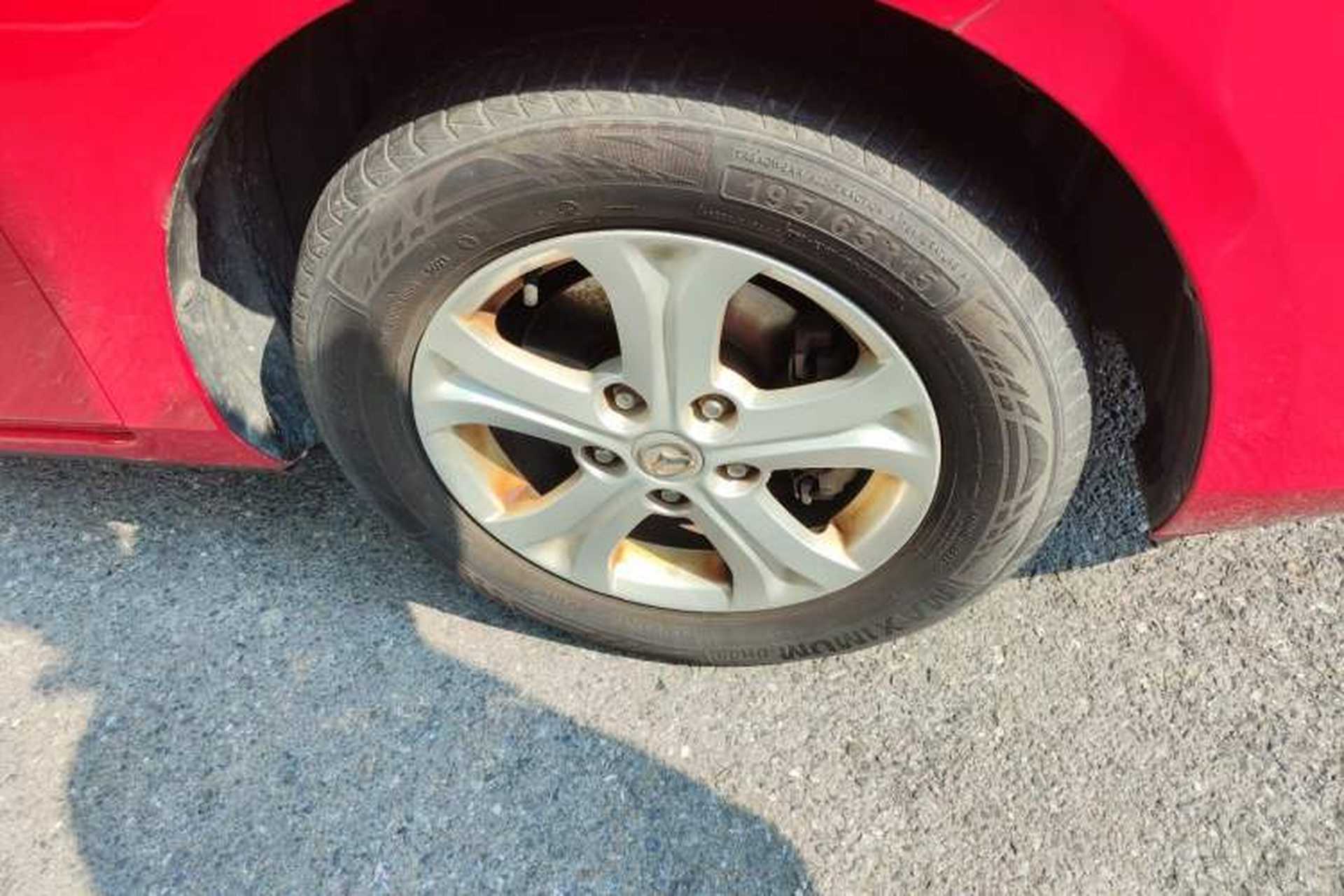 Used Mazda 3 2011 Sedan 1.6L Automatic Comfort Model Right Front Wheel Hub