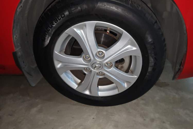 Used Mazda 3 2011 Sedan 1.6L Automatic Comfort Model Right Front Wheel Hub