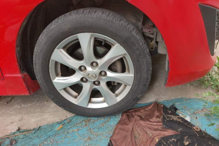Used Mazda 3 2011 Sedan 2.0L Automatic Luxury Model Right Front Wheel Hub