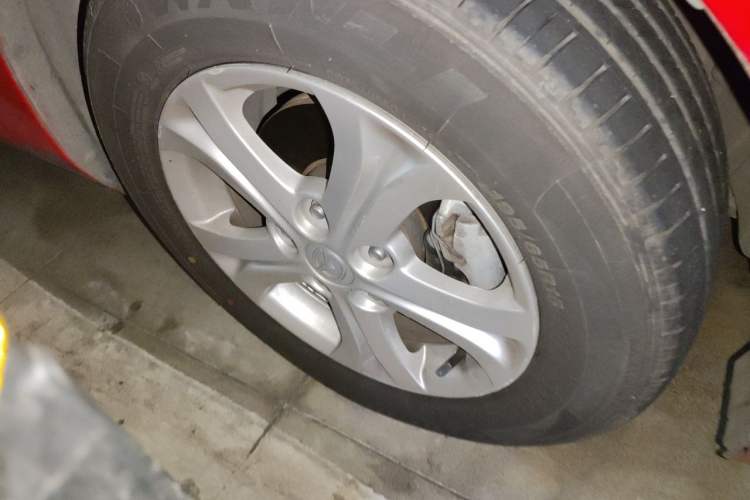 Used Mazda 3 2011 Sedan 1.6L Automatic Comfort Model Right Front Wheel Hub