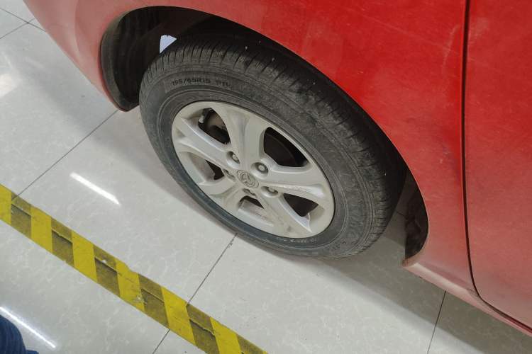Used Mazda 3 2011 Sedan 1.6L Automatic Comfort Model Right Rear Wheel Hub