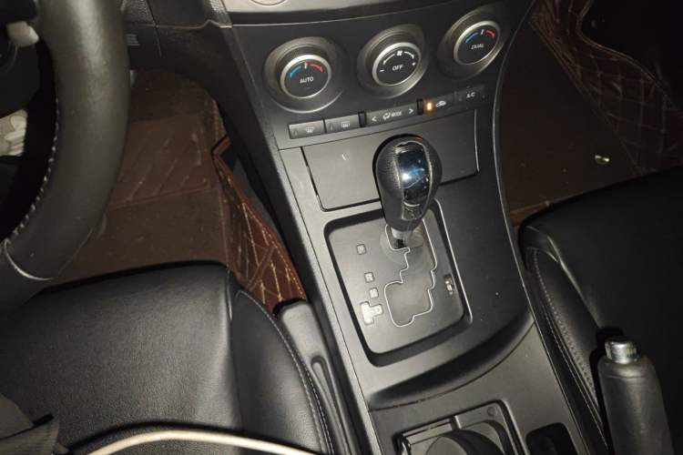 Used Mazda 3 2011 Sedan 2.0L Automatic Luxury Model Gear Lever