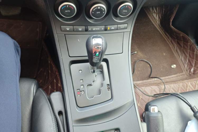Used Mazda 3 2011 Sedan 2.0L Automatic Luxury Model Gear Lever