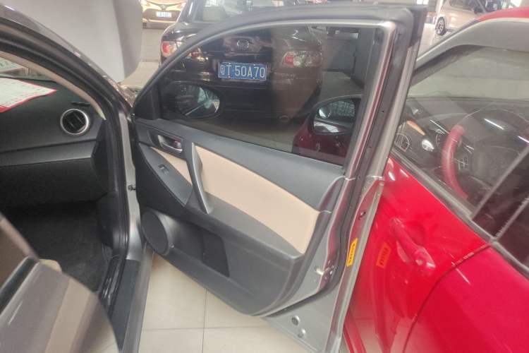 Used Mazda 3 2011 Sedan 1.6L Automatic Comfort Model Interior 5