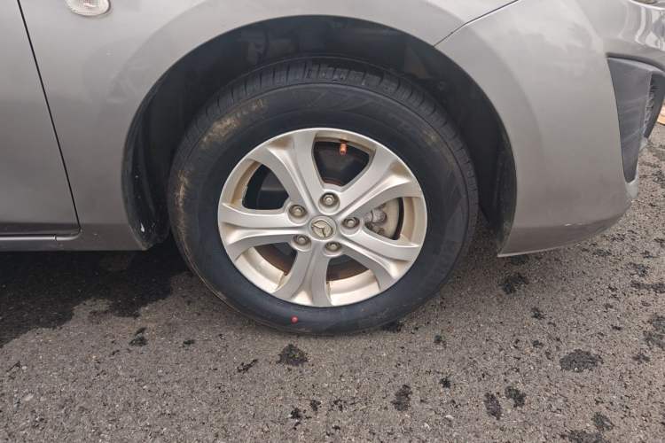 Used Mazda 3 2011 Sedan 1.6L Automatic Comfort Model Right Front Wheel Hub