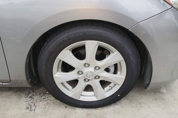 Used Mazda 3 2011 Sedan 2.0L Automatic Luxury Model Right Front Wheel Hub