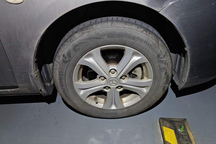 Used Mazda 3 2011 Sedan 1.6L Automatic Comfort Model Right Front Wheel Hub