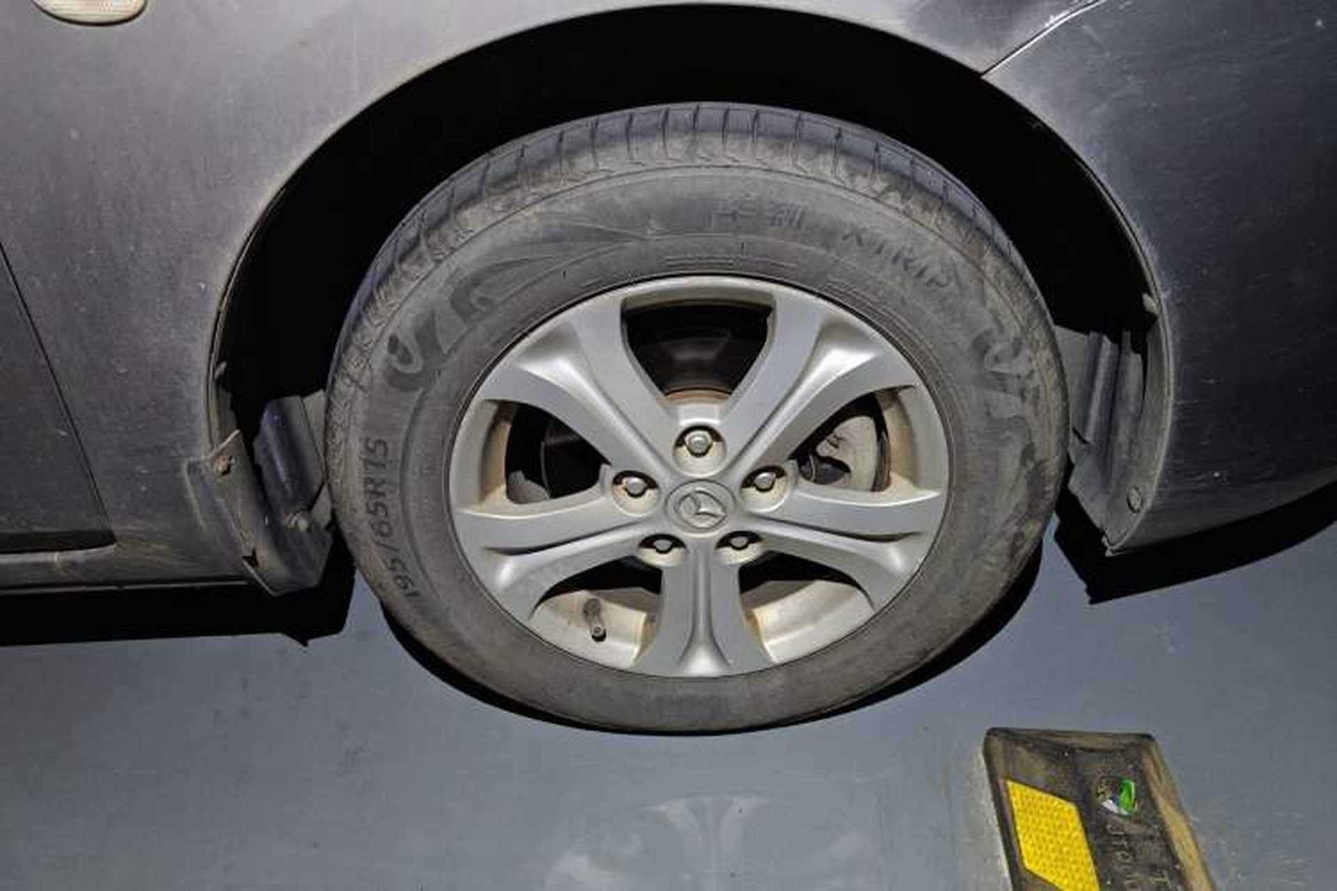 Used Mazda 3 2011 Sedan 1.6L Automatic Comfort Model Right Front Wheel Hub