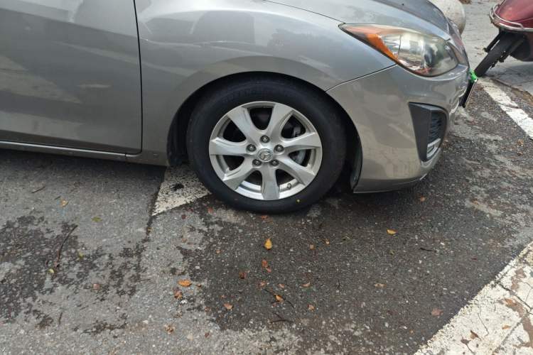 Used Mazda 3 2011 Sedan 2.0L Automatic Luxury Model Right Front Wheel Hub