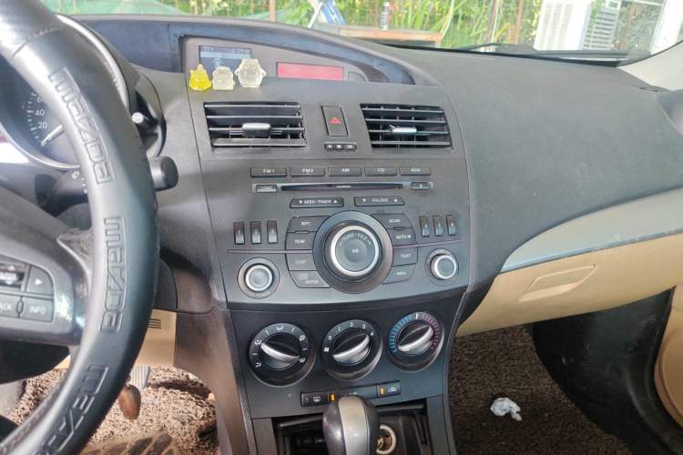 Used Mazda 3 2011 Sedan 1.6L Automatic Elite Model Audio And AC Panel