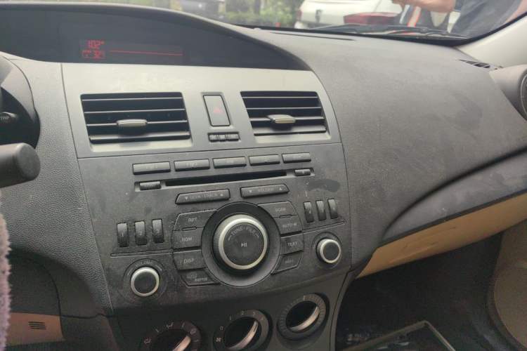 Used Mazda 3 2011 Sedan 1.6L Manual Comfort Model Audio And AC Panel