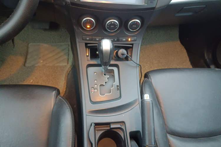 Used Mazda 3 2011 Sedan 2.0L Automatic Luxury Model Gear Lever