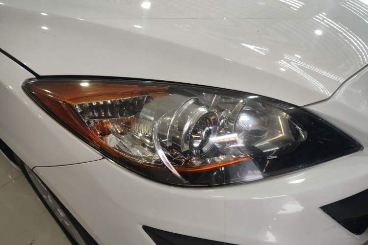 Used Mazda 3 2011 Sedan 1.6L Automatic Comfort Model Right Front Headlight